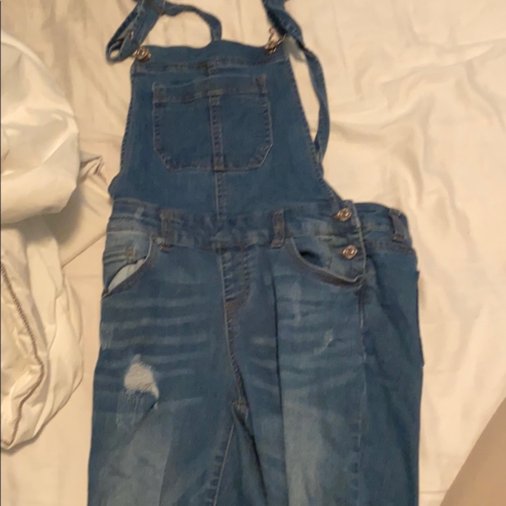 Ripped skinny jeans overalls